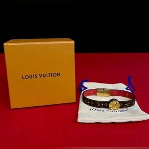 Louis Vuitton monogram/red reversible Leather bracelet